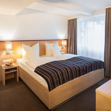 Stadthotel Am Römerturm 4*