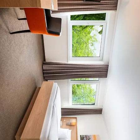 Stadthotel Am Roemerturm 4*