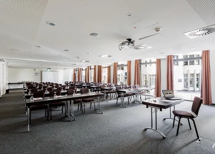 Stadthotel Am Roemerturm 4*