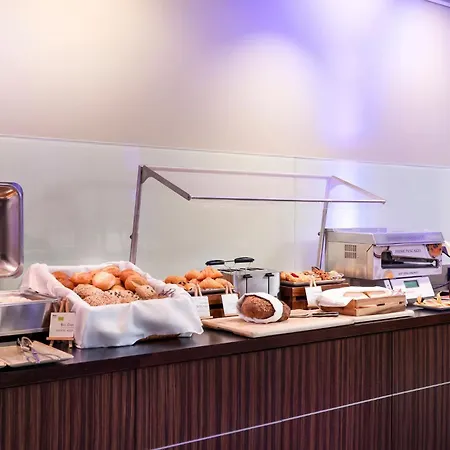 Stadthotel Am Roemerturm 4*