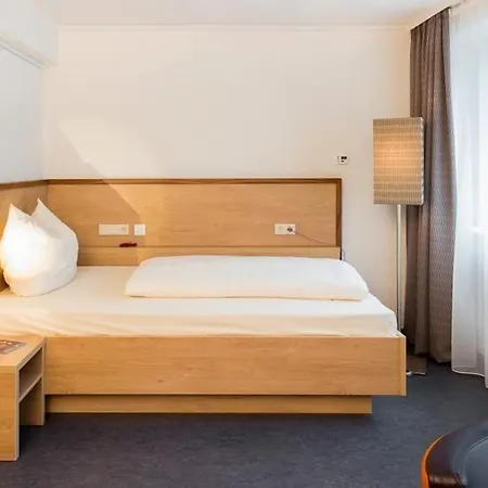 シュタットテル アム ローマートゥルム 4* ケルン